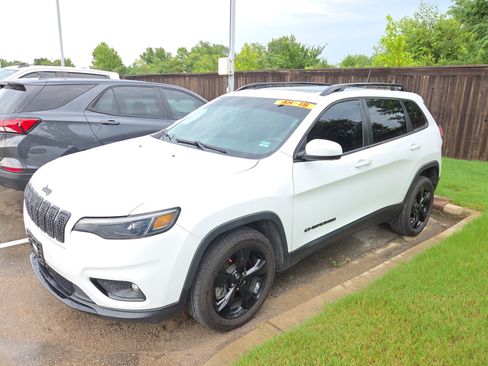 Used 2021 Jeep Cherokee Latitude Plus FWD image 4