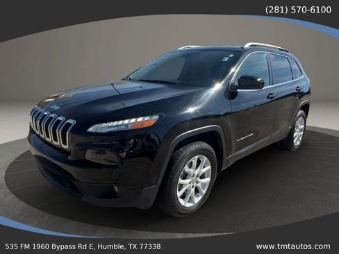 Used 2018 Jeep Cherokee Latitude Plus w/ Cold Weather Group AWD/4WD image 2