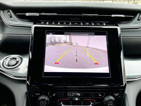 Used 2021 Jeep Grand Cherokee L Laredo image 13