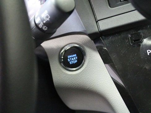 Used 2020 Toyota Sienna LE w/ LE Preferred Package AWD/4WD image 10