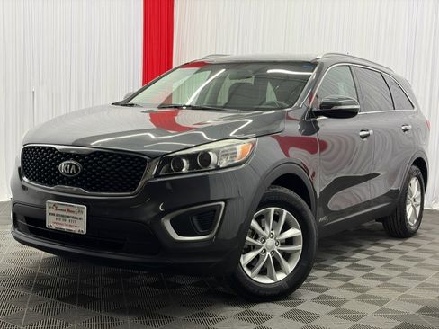 Used 2017 Kia Sorento AWD image 4