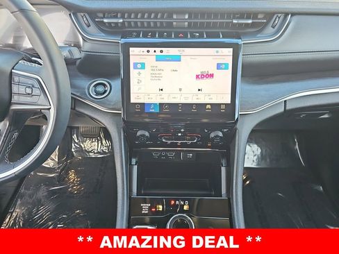 Used 2023 Jeep Grand Cherokee Limited image 20