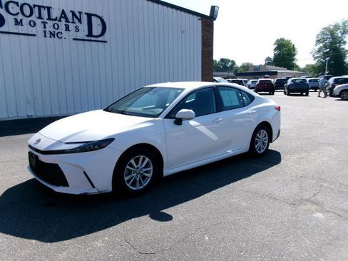 Used 2025 Toyota Camry LE FWD image 2