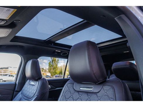 Used 2025 Ford Explorer Platinum w/ LUX Leather Package AWD/4WD image 19