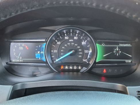 Used 2018 Ford Explorer XLT w/ Equipment Group 202A FWD image 32