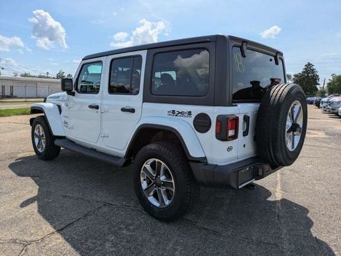 Used 2019 Jeep Wrangler Unlimited Sahara AWD/4WD image 6