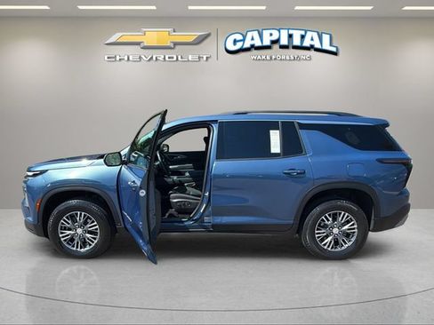 Used 2025 Chevrolet Traverse LT FWD image 10