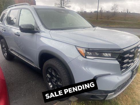Used 2024 Honda Pilot TrailSport image 1
