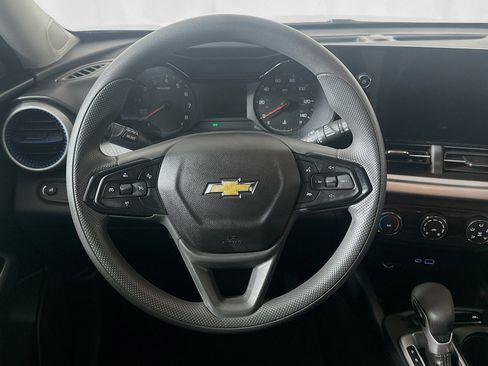 Used 2025 Chevrolet Trax LS image 17