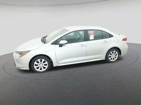 New 2025 Toyota Corolla LE image 2