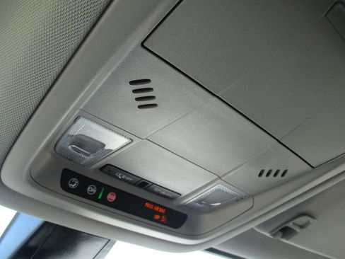 Used 2023 GMC Acadia SLE w/ Driver Convenience Package image 29