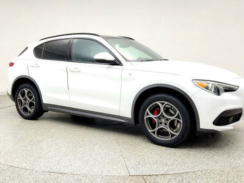 Used 2022 Alfa Romeo Stelvio Ti AWD/4WD image 3