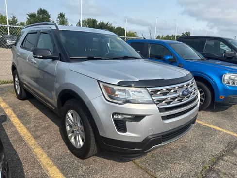 Used 2018 Ford Explorer XLT w/ Equipment Group 202A AWD/4WD image 26