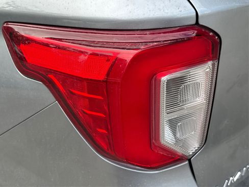 Used 2022 Ford Explorer Limited image 17