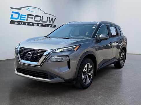 Used 2023 Nissan Rogue SV w/ SV Premium Package image 7