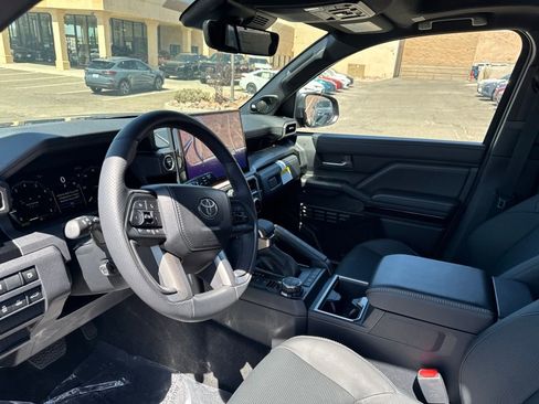 New 2025 Toyota 4Runner Limited AWD/4WD image 11