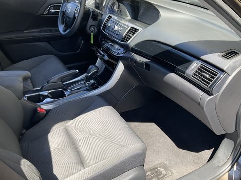 Used 2017 Honda Accord LX image 23