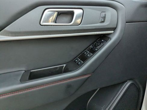 Used 2025 Ford Explorer ST-Line w/ ST-Line Street Pack image 14