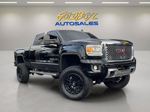 Used 2015 GMC Sierra 2500 Denali image 1