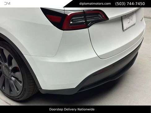 Used 2023 Tesla Model Y Performance image 16