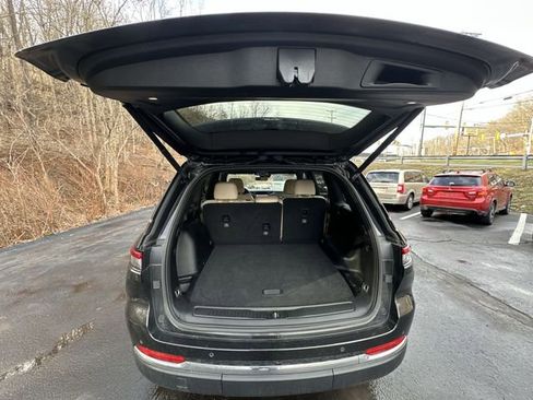 Used 2023 Jeep Grand Cherokee Limited w/ Luxury Tech Group II image 23