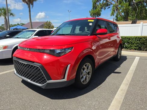 Certified 2025 Kia Soul LX w/ LX Technology Package FWD image 4