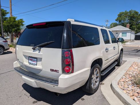 Used 2010 GMC Yukon XL Denali AWD/4WD image 5