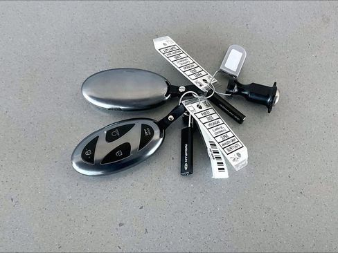 Used 2025 Hyundai Elantra SEL image 11