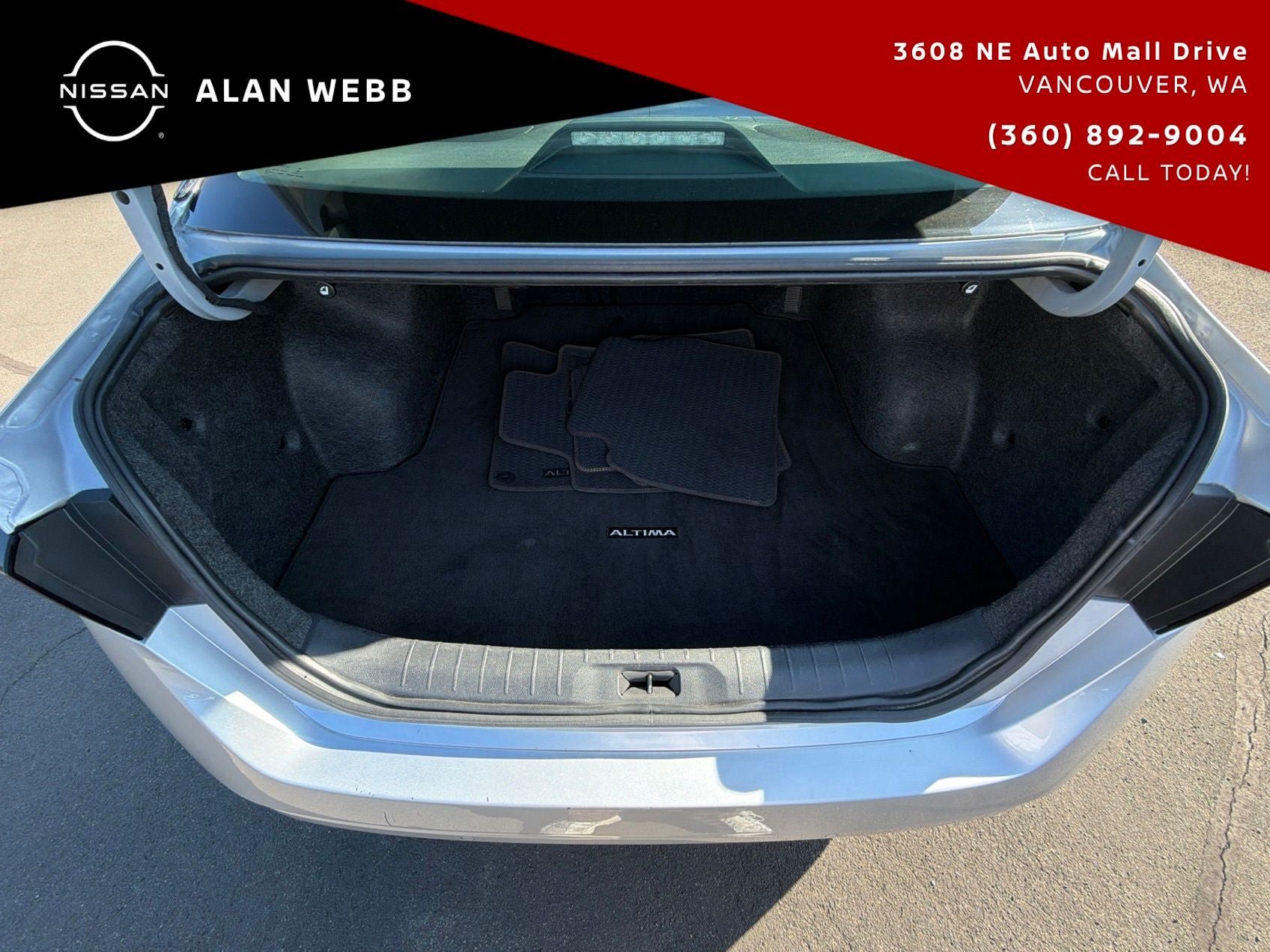 Used 2024 Nissan Altima 2.5 SR w/ SR Premium Package FWD image 32