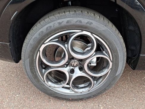 New 2025 Alfa Romeo Tonale image 5