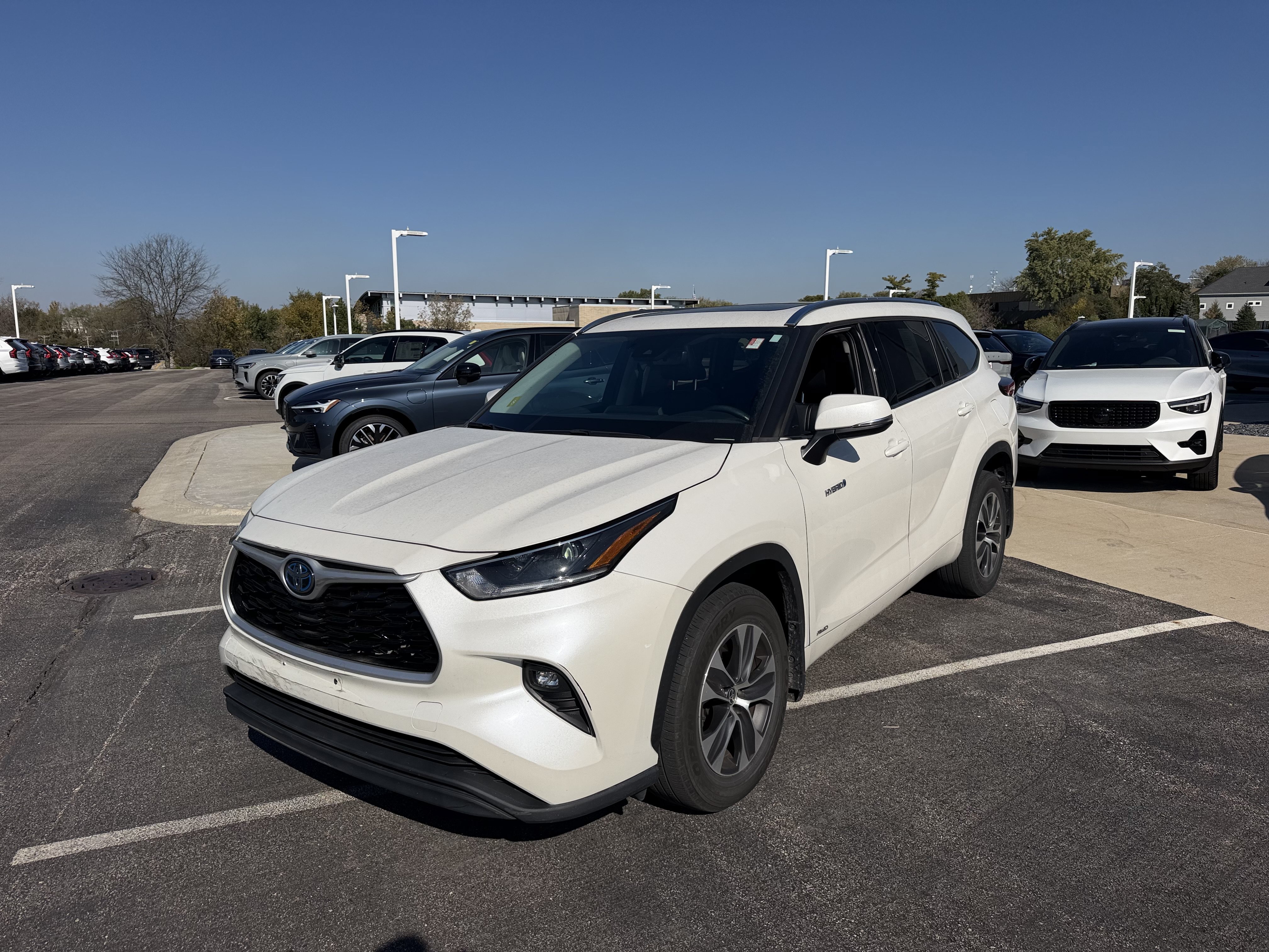 Used 2021 Toyota Highlander XLE AWD/4WD image 6
