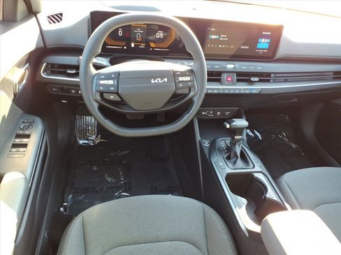Used 2025 Kia K4 LXS image 14