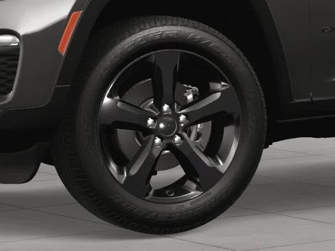 New 2025 Jeep Grand Cherokee Limited w/ Black Appearance Package image 10