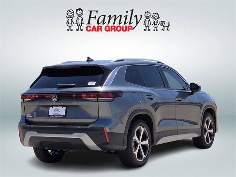 New 2025 Volkswagen Tiguan SE image 4