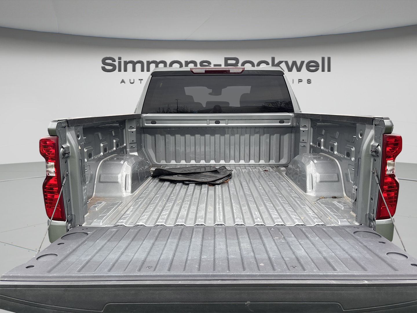 Used 2024 Chevrolet Silverado 1500 LT AWD/4WD image 8