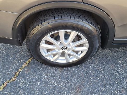 Used 2017 Nissan Rogue SV image 13