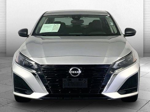 Used 2024 Nissan Altima 2.5 SV AWD/4WD image 2