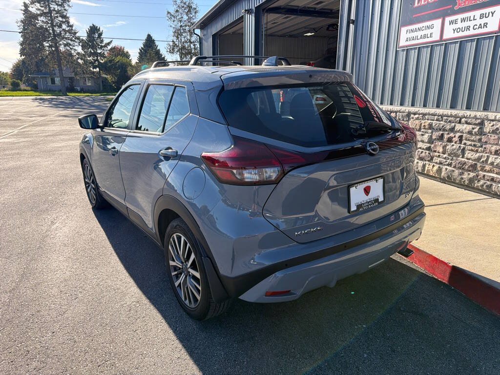 Used 2024 Nissan Kicks SV w/ Interior Electronics Package FWD image 3