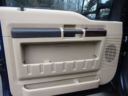 Used 2010 Ford F350 Lariat image 9