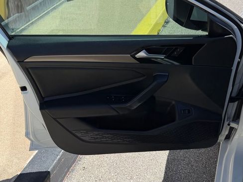 Used 2019 Volkswagen Jetta SEL Premium FWD image 9
