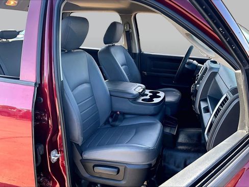 Used 2019 RAM 1500 Tradesman w/ Chrome Appearance Group RWD image 9