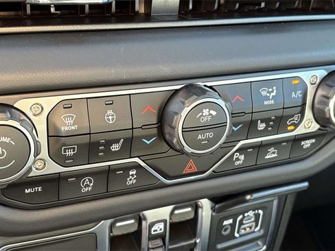 New 2026 Jeep Wrangler Unlimited Rubicon image 32