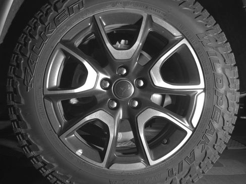 Used 2025 Jeep Compass Trailhawk image 14