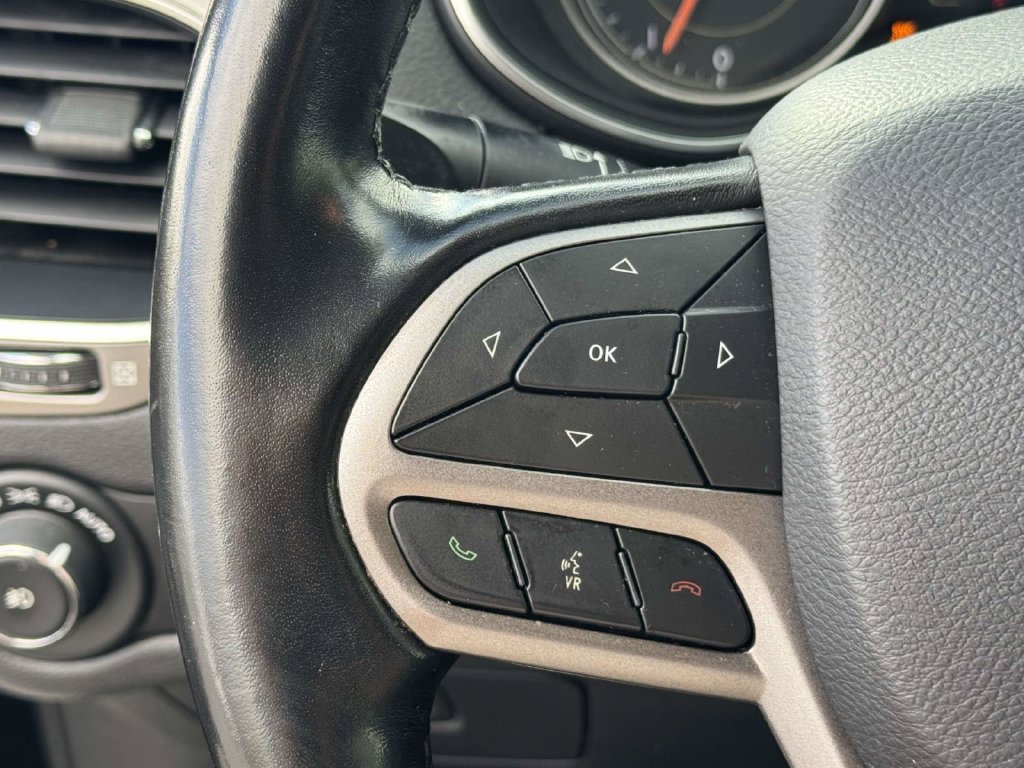 Used 2020 Jeep Cherokee Latitude Plus w/ Cold Weather Group AWD/4WD image 22