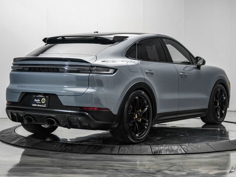 Used 2024 Porsche Cayenne Turbo GT AWD/4WD image 17