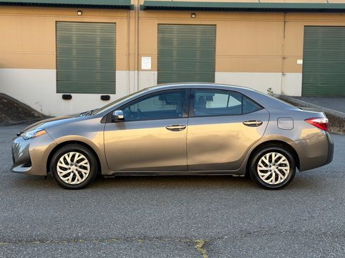 Used 2018 Toyota Corolla LE FWD image 8
