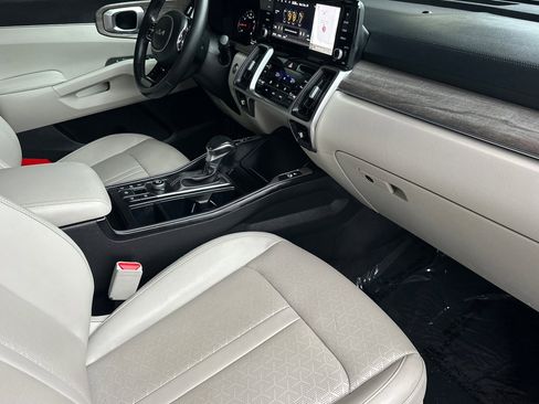 Used 2022 Kia Sorento EX w/ Panoramic Sunroof Package image 21