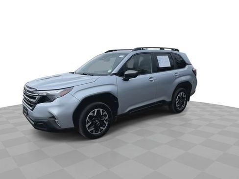 Used 2025 Subaru Forester Premium AWD/4WD image 4
