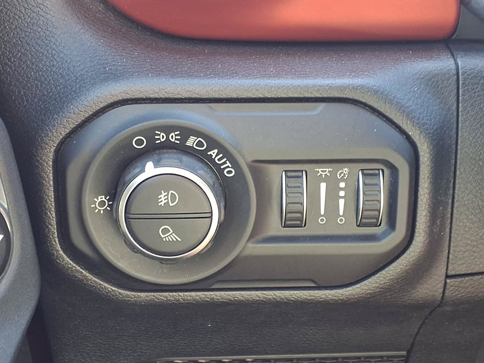 Used 2021 Jeep Gladiator Rubicon AWD/4WD image 13