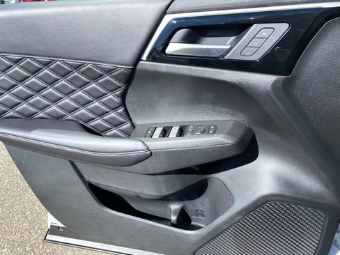 New 2025 Mitsubishi Outlander SEL image 13